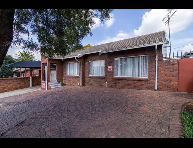 2 BEDROOM TOWNHOUSE FOR SALE IN MAYBERRY PARK